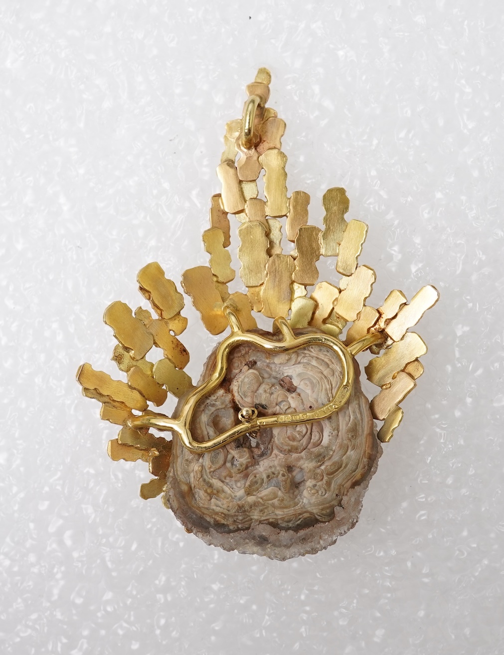 An 18ct gold, drusy quartz and amethyst pendant, circa 1970